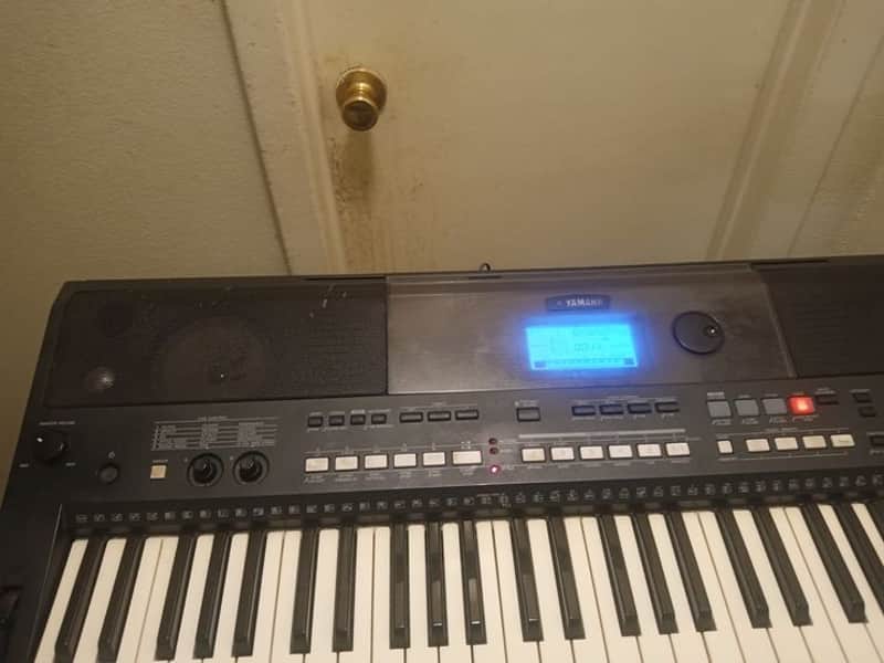 Yamaha PSR-E453 61-Key Portable Keyboard 2010s - Black image 1