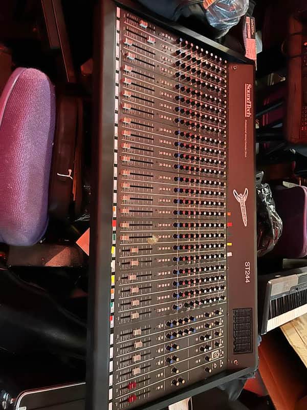24チャンネルミキサー Soundtech ST244 Soundtech ST244 Professional Mixing Board | Reverb