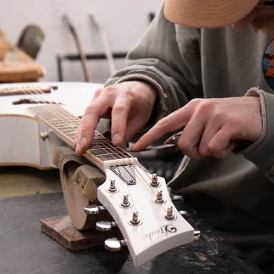 Lindo White Dove V3 Electro Acoustic Guitar and Premium Hard Case | Beautiful High Gloss Finish | Roasted Maple Binding | Preamp/Tuner/LCD | Luminlays | Steel Strings image 7