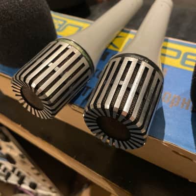 Pair of refurbished Lomo 82A-12-2 Y3 dynamic studio microphones w XLR connectivity! image 7
