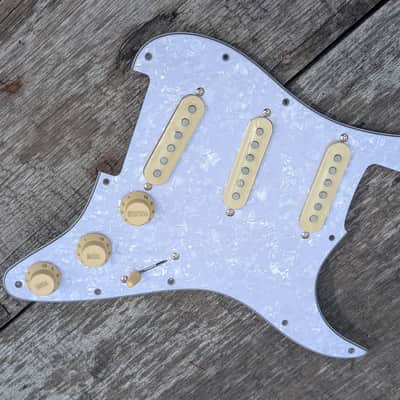 Pearloid WHITE - Cream Hot Texas Blues loaded alnico V SSS Stagger Poles pickguard complete kit wired. image 4