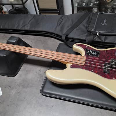 Fender Player Plus Precision PJ Bass BRAND NEW 4-String Active EQ Preamp Precision Jazz PJ Professional Pro Bass Guitar Noiseless Pickups Olympic Pearl White image 2
