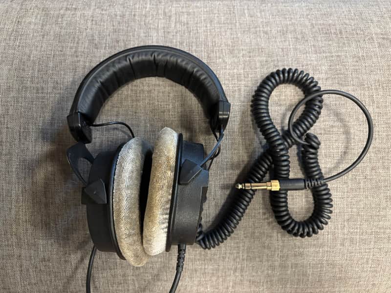 Beyerdynamic DT 990 Pro 250 Ohm Open-Back Over-Ear Monitoring Headphones