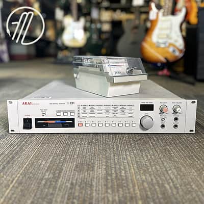 Akai S01 Digital Sampler w/33 Floppy Discs USED | Reverb