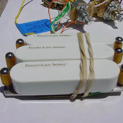 Fender Buddy Guy  Gold Lace Sensor  Pickup System White / Gold image 1