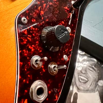 Fender Roscoe Beck Artist Series Signature Bass V 1998- 3-Colour Sunburst image 6