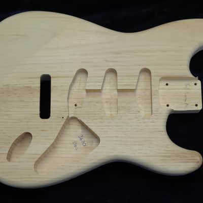 40yr Aged Pine Strat Style body - 3lbs #3670  *IMPORT CHARGES INCLUDED image 2