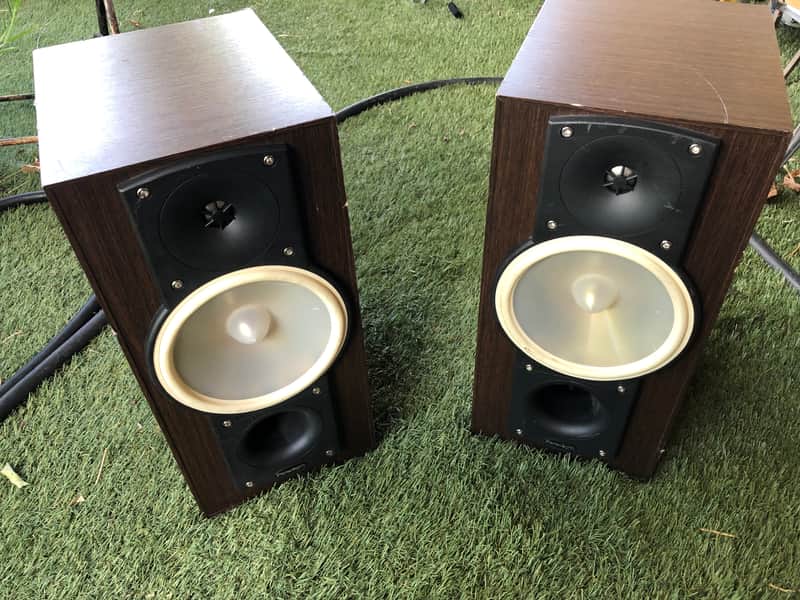 Paradigm Titan Monitor v.6 Bookshelf Speakers image 1