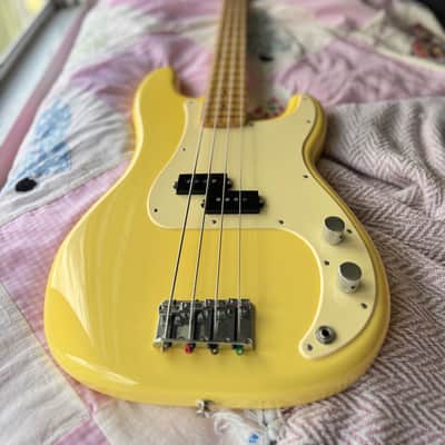 Fender Player Precision Bass with Maple Fretboard 2018 - 2024 - Buttercream image 1