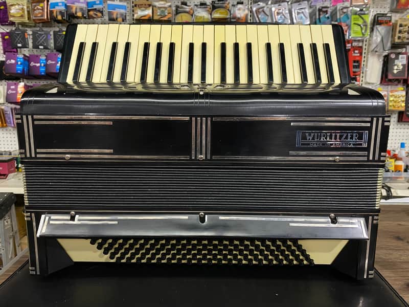 American Made 1930s RARE Wurlitzer Accordion Fully Functional W/Case image 1
