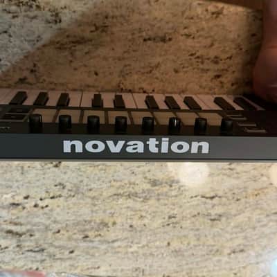 Novation Launchkey Mini MKIII MIDI Keyboard Controller 2019 - Present - Black image 3