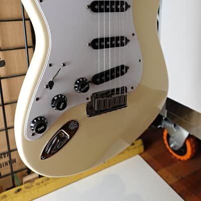 Fender American Standard Stratocaster Lefty 1995 - Arctic White image 3