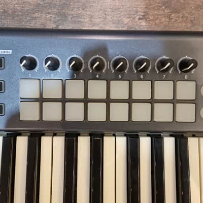 Novation Launchkey 49 midi keyboard controller, boxed image 6