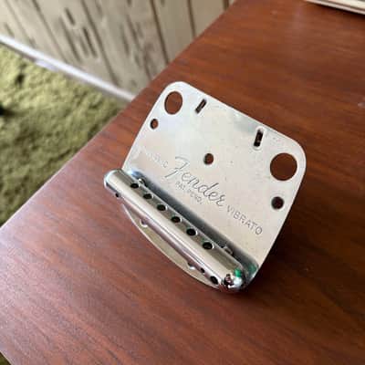 Fender Vintage Mustang Dynamic Vibrato "PAT. PEND." 1965 - chrome image 1