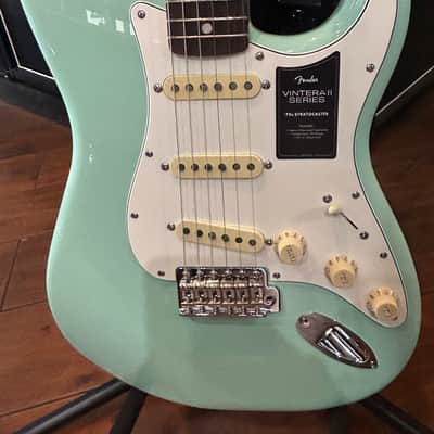 Fender Vintera II '70s Stratocaster with Rosewood Fretboard Surf Green #MX23109950 7lbs 15.1 oz image 10