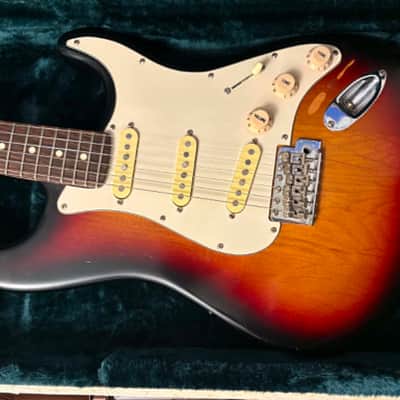 Fender Highway One Stratocaster with Rosewood Fretboard 2007 3-Color Sunburst image 3