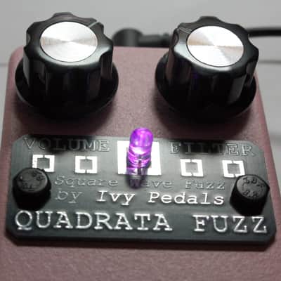 Ivy Pedals Quadrata Fuzz Deluxe - PINK / BLACK 2026 image 3