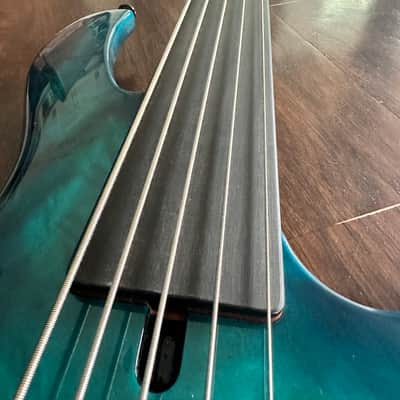Maruszczyk Frog Omega 5A Fretless 2023 - Transparent 2 Tone Turquoise Blue image 3