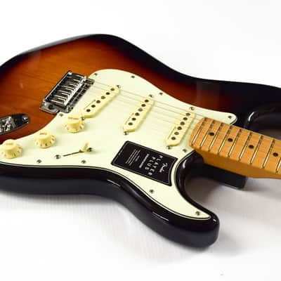 Fender Player Plus Stratocaster - 3-Color Sunburst image 4