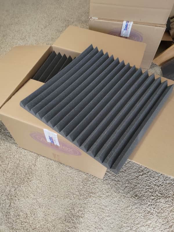 Auralex 2SF22CHA-HP Studiofoam Wedge 2'x2'x2" Panels (12)