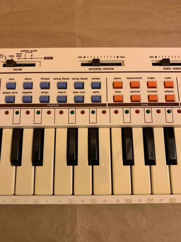 Casio PT-80 31-Key Mini Synthesizer 1980s - White Very Good