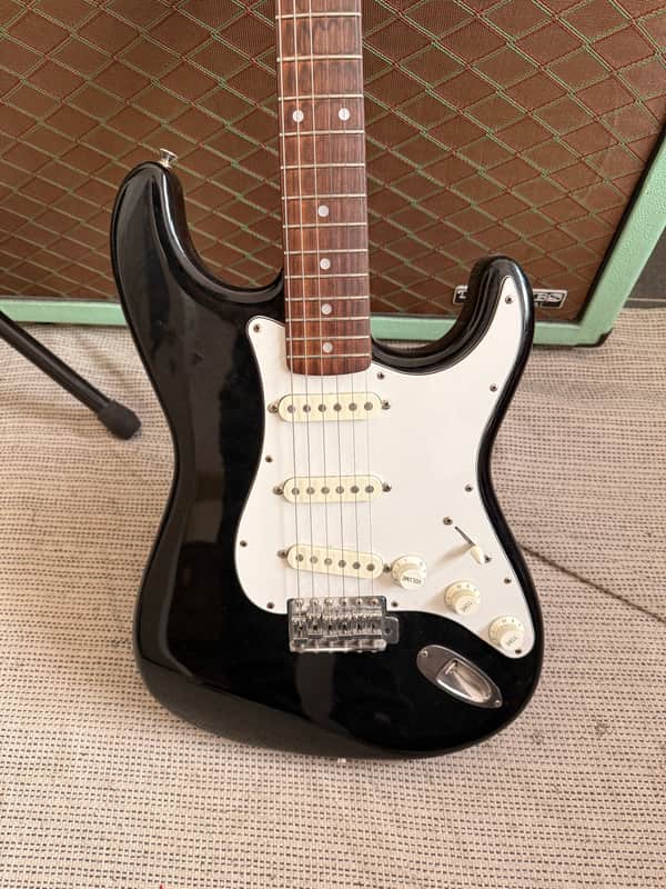 Squier Stratocaster - Black image 1