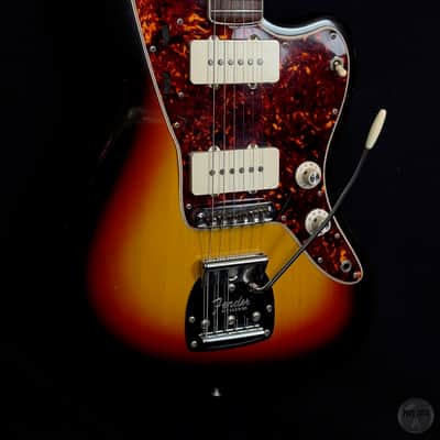 Fender Jazzmaster from 1966 in sunburst finish with original case image 5