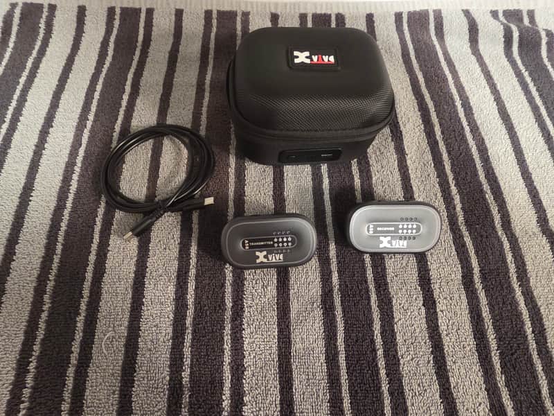 Xvive AC58 Wireless 5.8GHz Guitar Transmitter Receiver Charging Case image 1