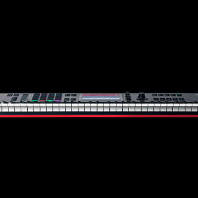 Akai Professional MPC Key 61 Synthesizer, Keyboard Sampler and Sequencer + Gator GTSA-KEY61 Case image 16
