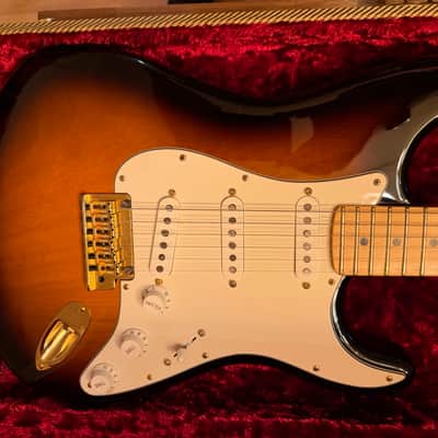 Fender 60th Anniversary Commemorative American Standard Stratocaster with Gold Hardware, Maple Fretboard 2014 - 2-Color Sunburst image 2