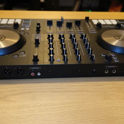 Native Instruments Traktor Kontrol S3 DJ Controller 2019 - Present - Black image 3