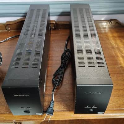Pair of Marantz MA500 monoblock amplifiers in excellent condition - 1980's image 2