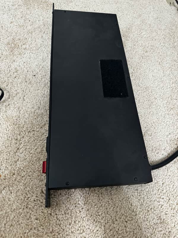 Furman M-8 power conditioner image 1