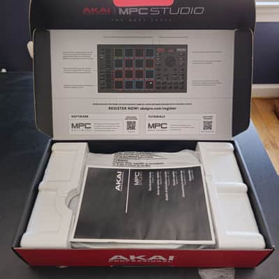 Akai MPC Studio Music Production Controller 2021 - Present - Black image 5