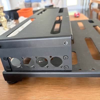 Creation Music Company Aero 18 Pedalboard w/Aero Riser 18 and Soft Case - Black Powder Coat image 4