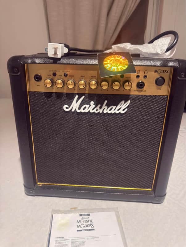 Marshall MG Gold MG15GFX 4-Channel 15-Watt 1x8" Solid State Guitar Combo