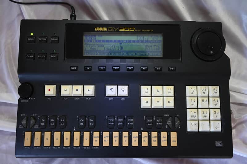 Yamaha QY 300 90 - black image 1