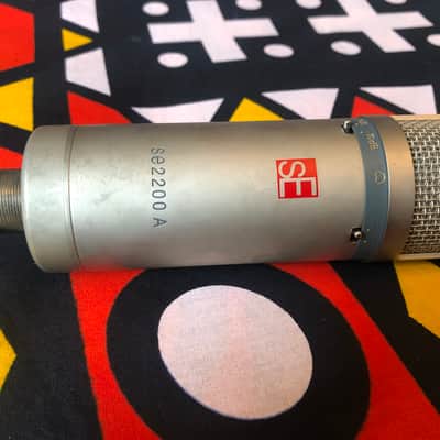 sE Electronics sE2200a Large Diaphragm Cardioid Condenser Microphone 2009 - 2012 - Silver image 4