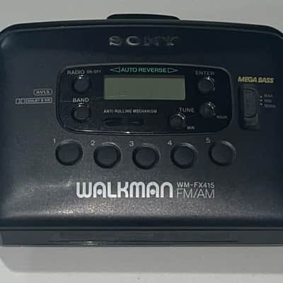 Sony Walkman WM-EX170 con auriculares de la época