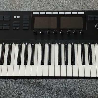 Native Instruments Komplete Kontrol S61 mk1 2014 image 1