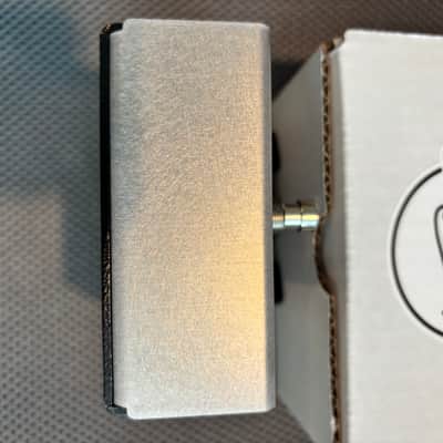 Mythos Pedals Big Puft Fuzz - Silver “NY” Mass Street Music image 4