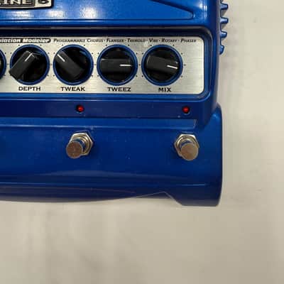 Line 6 MM4 Modulation Modeler Programmable Guitar Multi Effects Pedal + PSU image 3