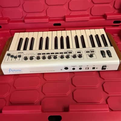 Arturia Factory Experience 32 Key Universal MIDI Controller Keyboard image 2