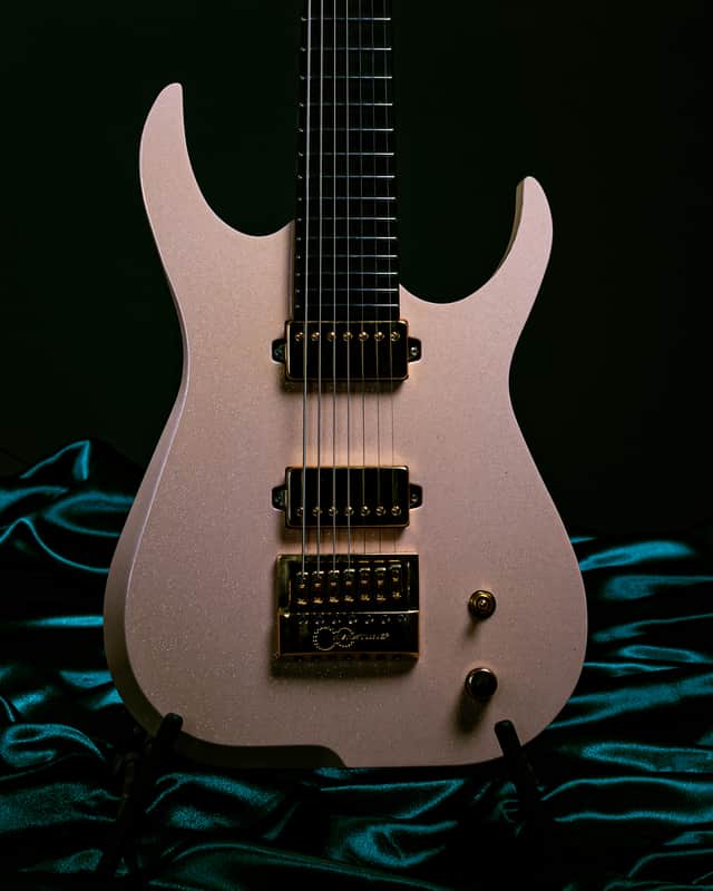 Skervesen Raptor 7 Evertune 2024 - Gloss Sparkle Shell Pink Top, Natural Back image 1