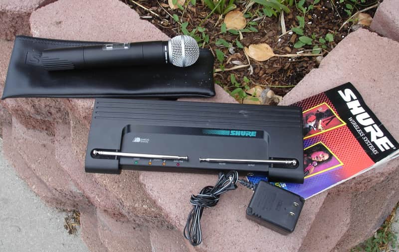 Shure T2 SM58 Wireless w/ T4-V Receiver Nice image 1