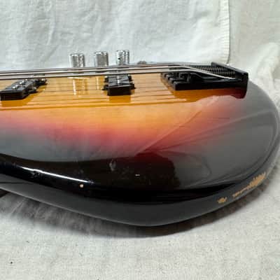 Fender Jaco Pastorius Jazz Bass Fretless 4-string J-Bass with Case 2005 - 3-Color Sunburst / Pau Ferro fingerboard image 17