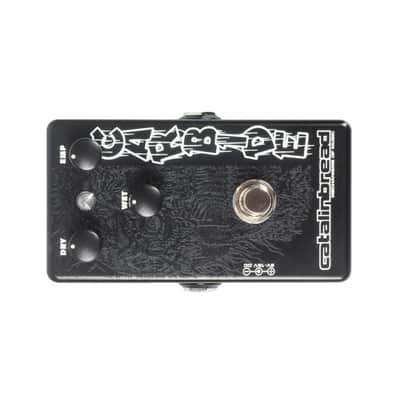 Catalinbread Carbide Distortion Pedal with DC Power Supply from 9 to 15 Volts, Low and High Knobs, Dry Volume and Wet Volume Controls image 5