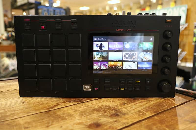 Akai MPC Live Standalone Sampler / Sequencer