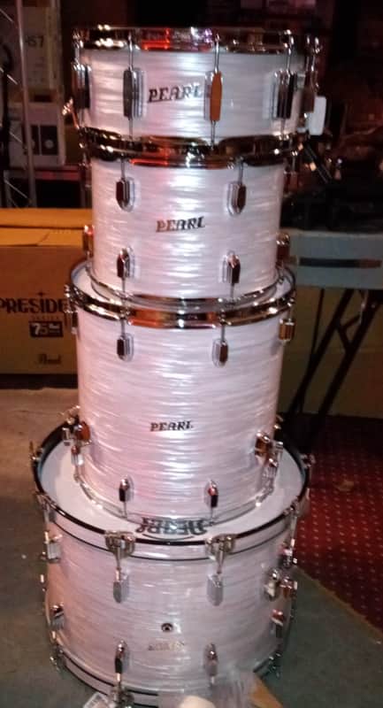 Pearl President Series Phenolic 4-piece Limited Edition in Pearl White Oyster Snare (Depth x Diameter): 5.5" x 14" Mounted Toms (Depth x Diameter): 9" x 13" Floor Toms (Depth x Diameter): 16" x 16" Bass Drums (Depth x Diameter): 14" x 22" image 1