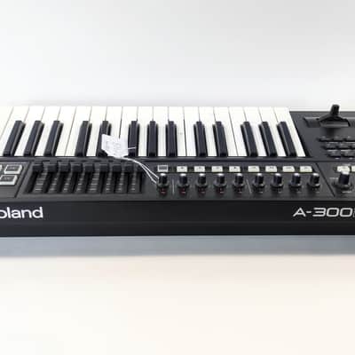 Roland A-300PRO 37-Key MIDI Keyboard Controller (Warranty) image 4